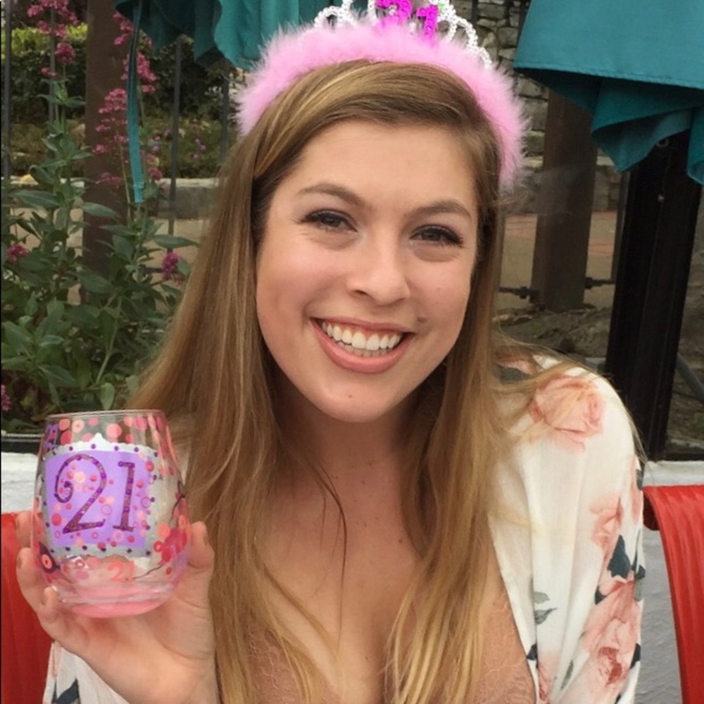 Meet your Posher, Julia